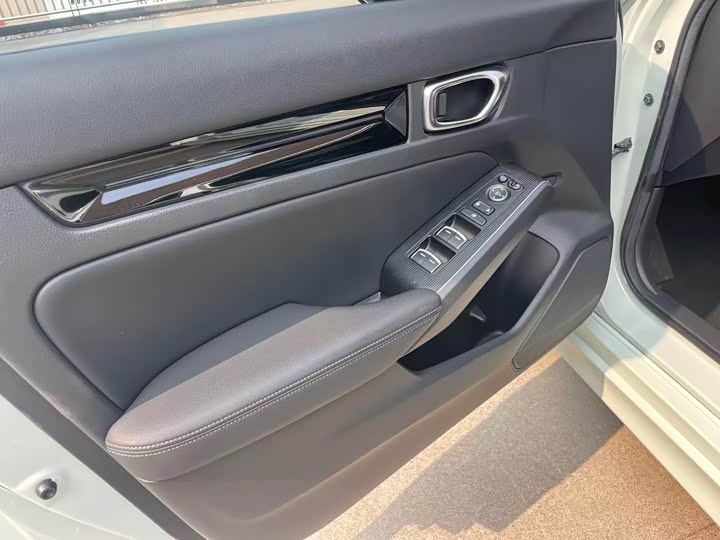 Фото 9 - Honda Civic