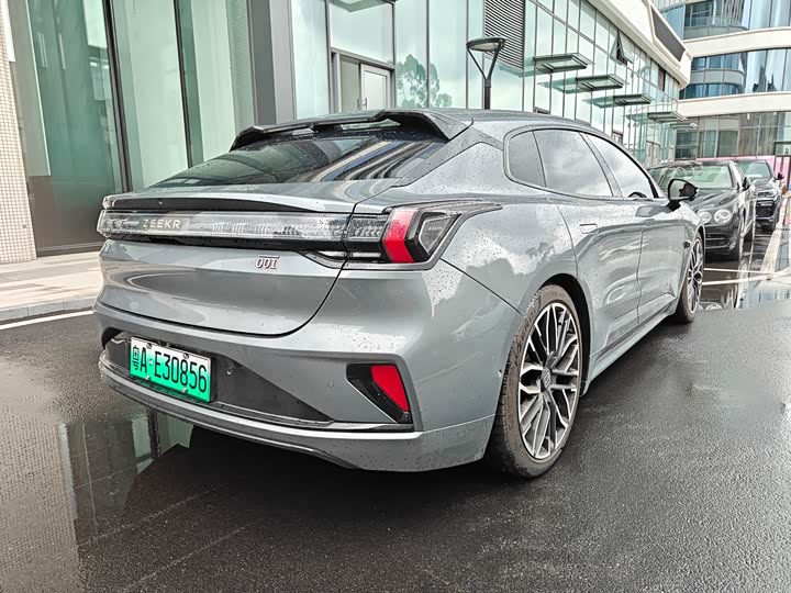 Фото 3 - Zeekr 001