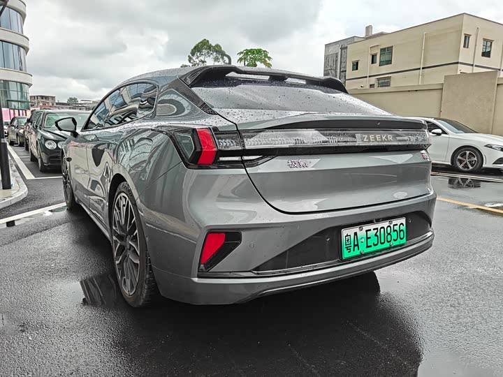 Фото 4 - Zeekr 001