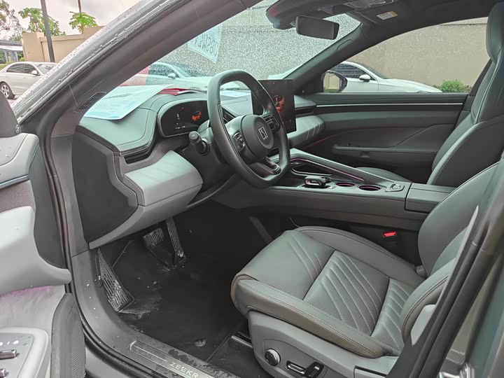 Фото 7 - Zeekr 001