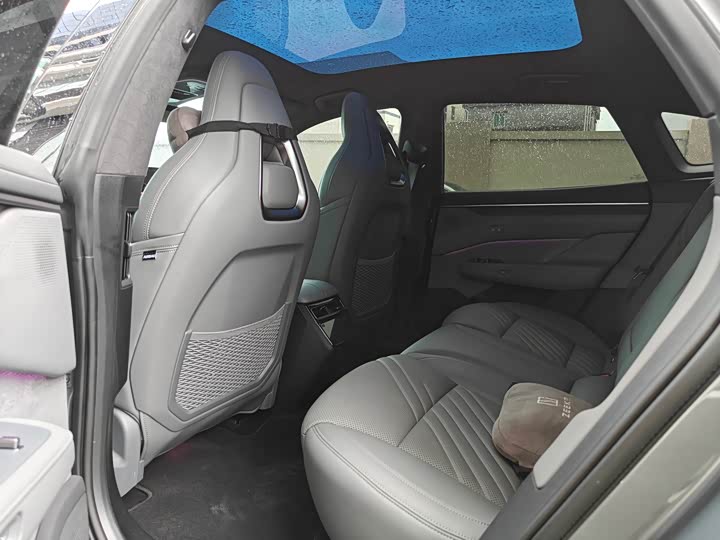 Фото 8 - Zeekr 001