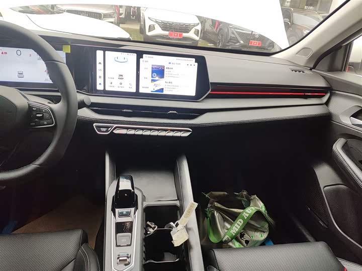 Фото 13 - Geely Binrui