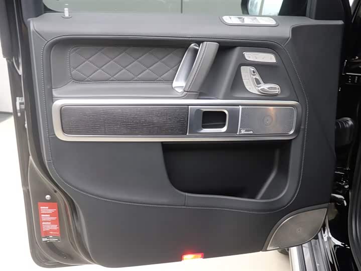 Фото 10 - Mercedes-Benz G-Class