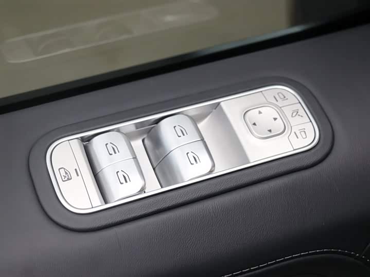 Фото 11 - Mercedes-Benz G-Class