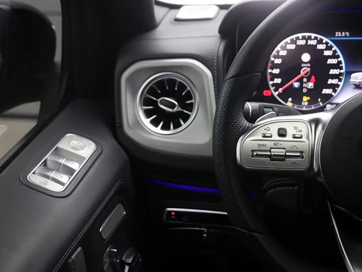 Фото 19 - Mercedes-Benz G-Class