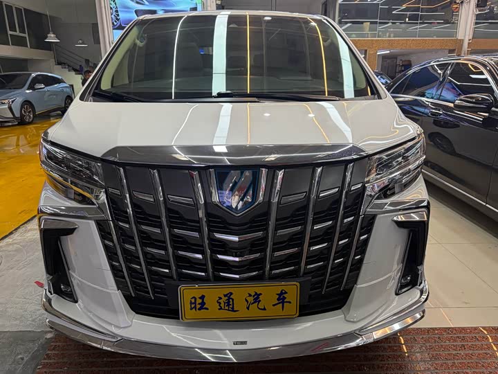 Фото 2 - Toyota Alphard