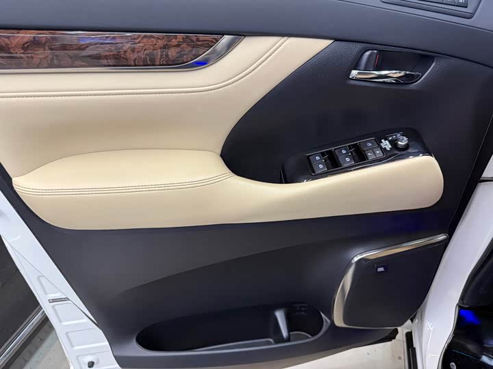 Фото 7 - Toyota Alphard