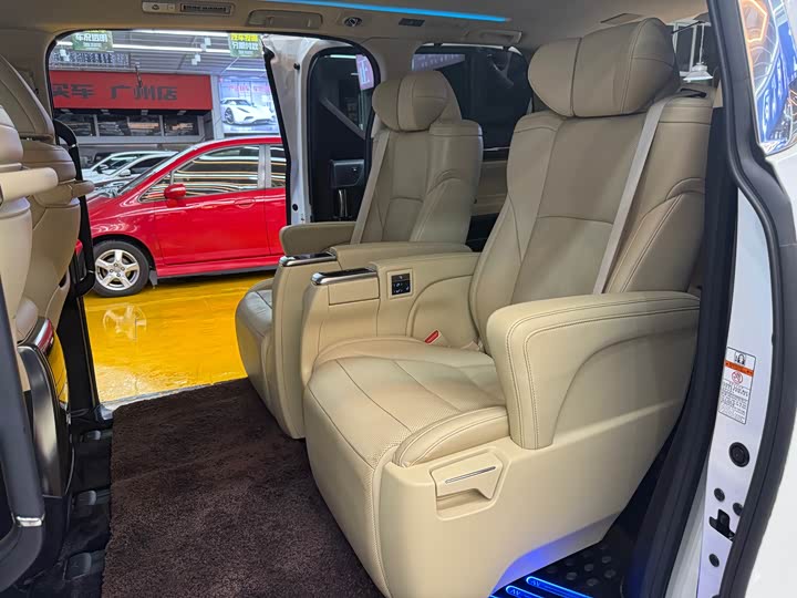 Фото 8 - Toyota Alphard