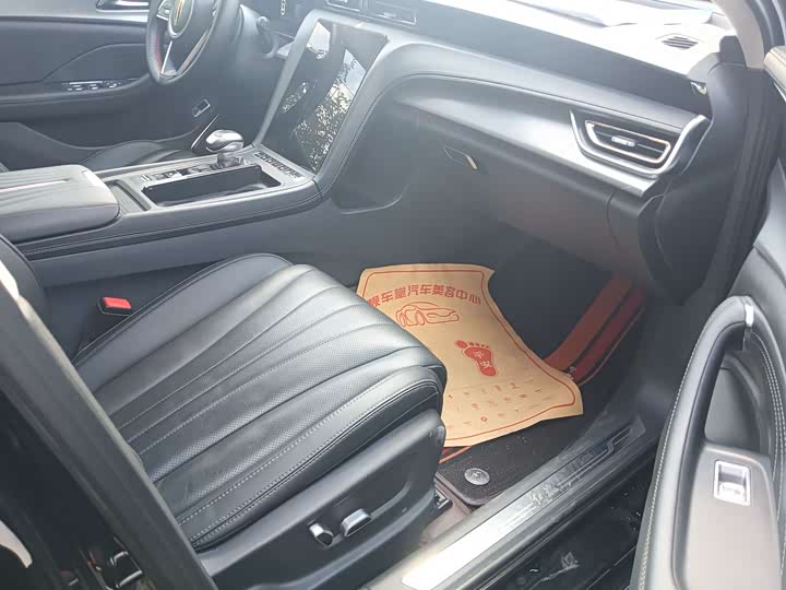 Фото 10 - Hongqi H5