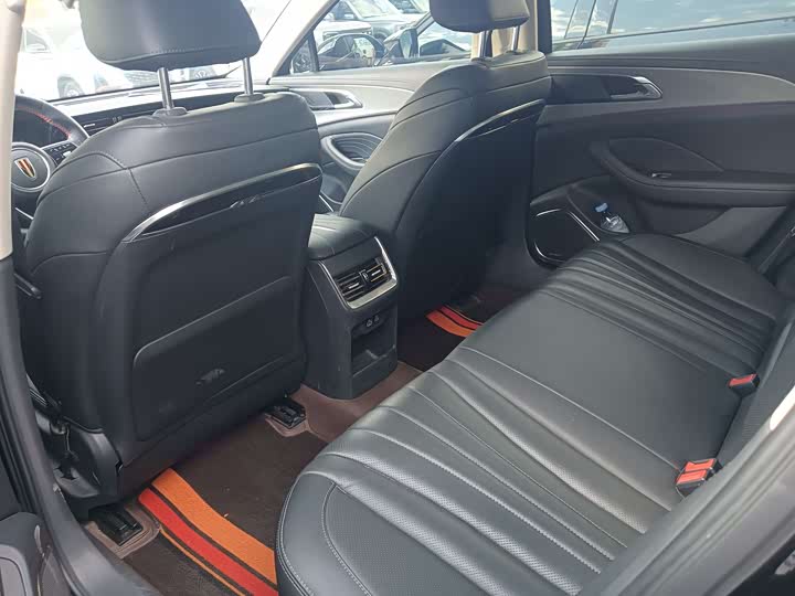 Фото 11 - Hongqi H5