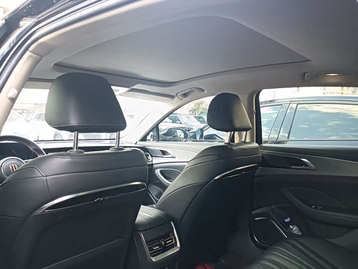 Фото 12 - Hongqi H5