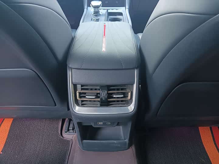 Фото 13 - Hongqi H5