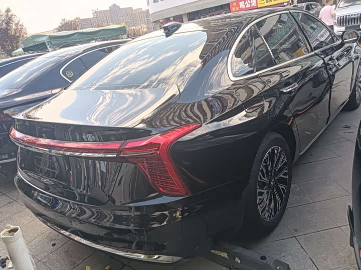 Фото 16 - Hongqi H5