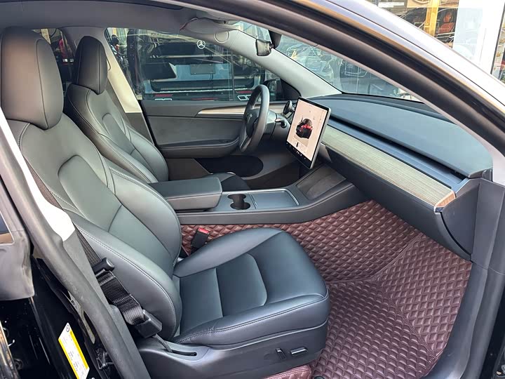 Фото 10 - Tesla Model Y