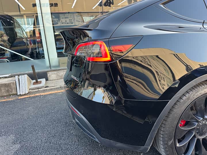 Фото 11 - Tesla Model Y