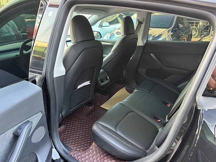 Фото 14 - Tesla Model Y