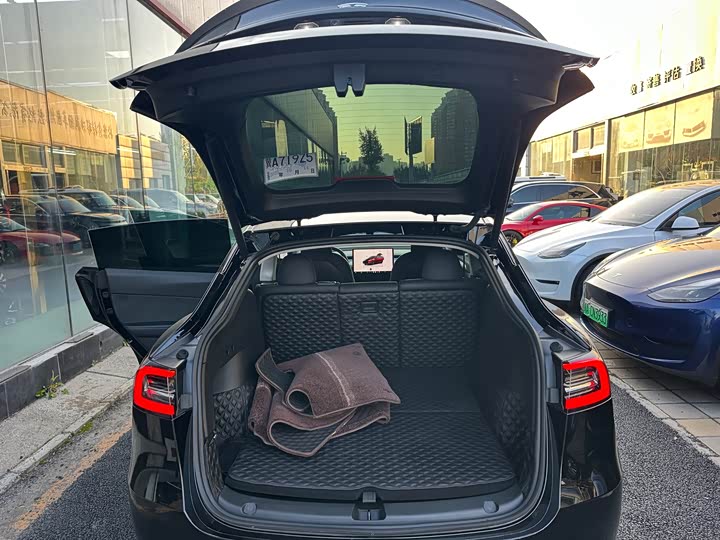 Фото 8 - Tesla Model Y