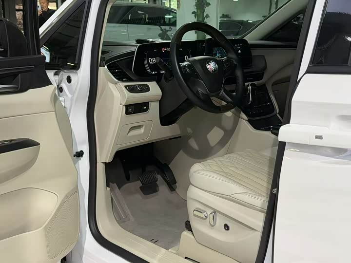 Фото 4 - Buick GL8 ES