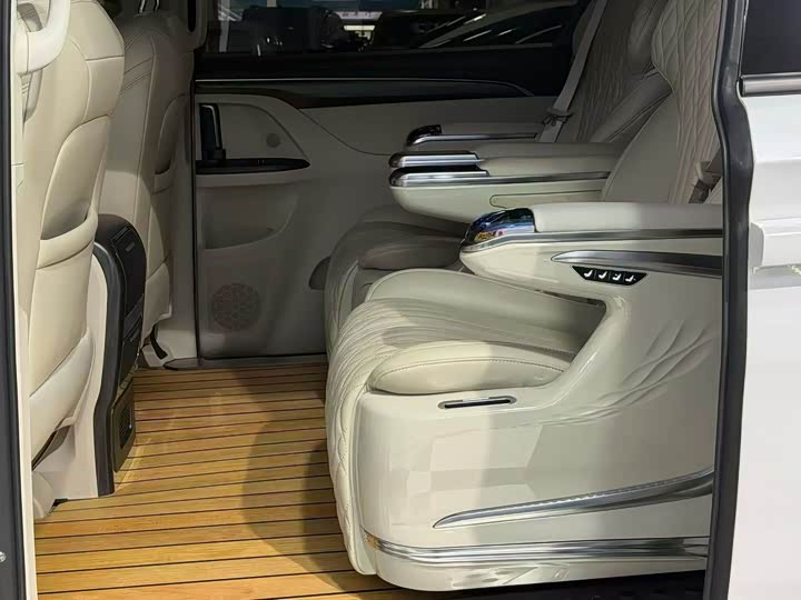 Фото 6 - Buick GL8 ES