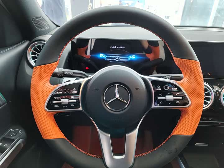 Фото 10 - Mercedes-Benz GLB-Class