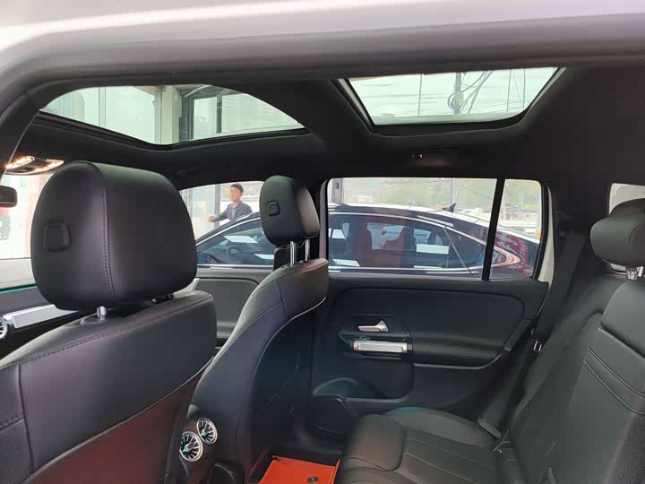 Фото 12 - Mercedes-Benz GLB-Class