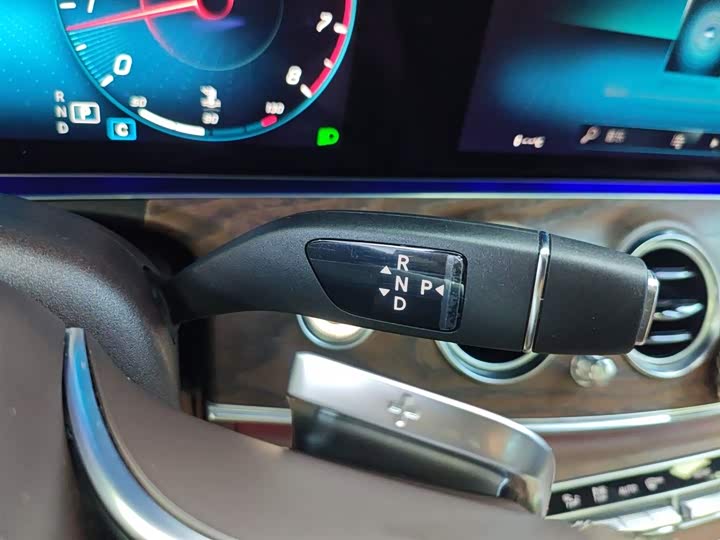 Фото 14 - Mercedes-Benz E-Class