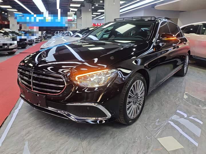 Фото 2 - Mercedes-Benz E-Class