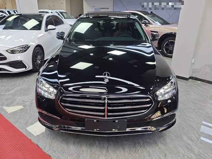 Фото 3 - Mercedes-Benz E-Class