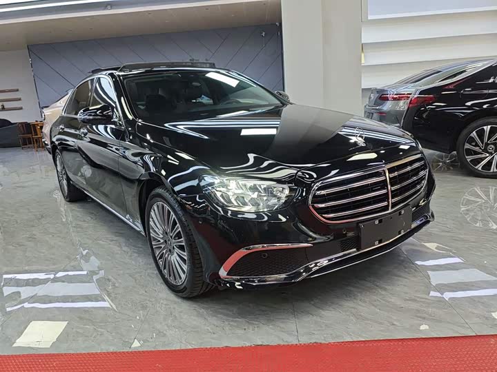 Фото 4 - Mercedes-Benz E-Class