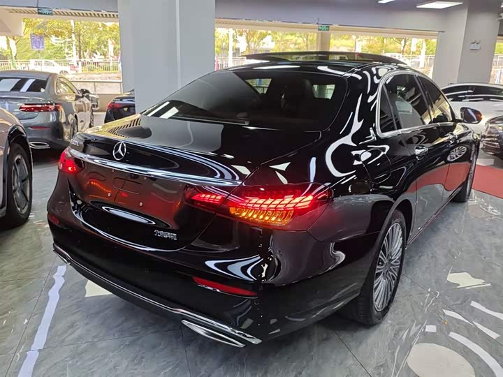 Фото 7 - Mercedes-Benz E-Class