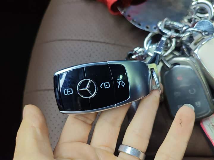 Фото 9 - Mercedes-Benz E-Class