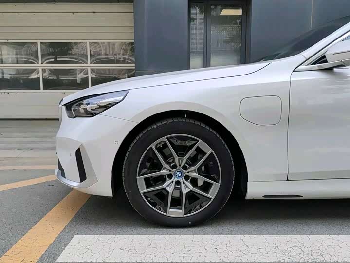 Фото 5 - BMW i5