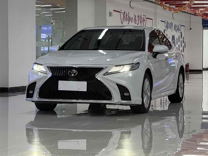 Фото 2 - Toyota Camry