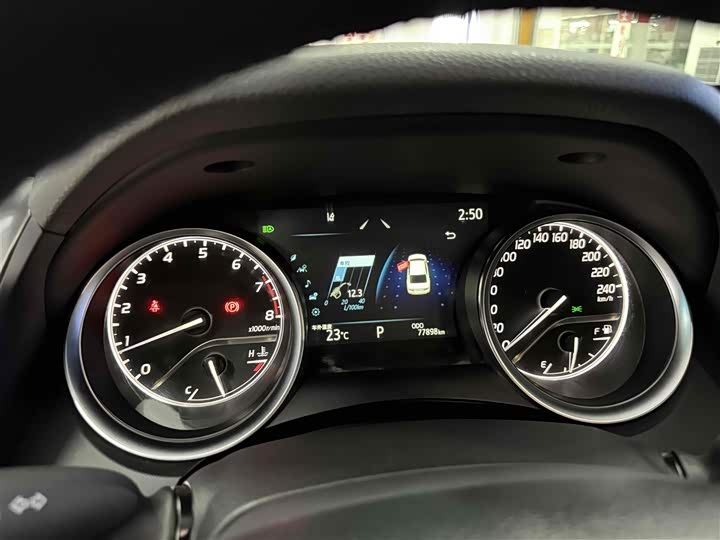 Фото 5 - Toyota Camry