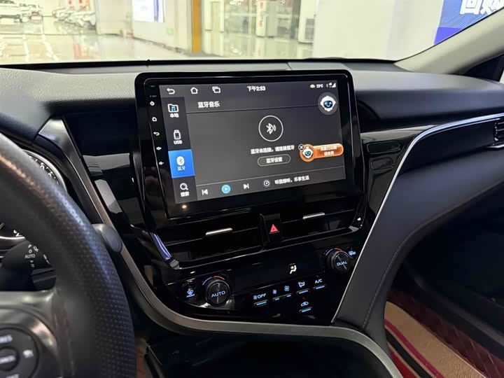 Фото 6 - Toyota Camry