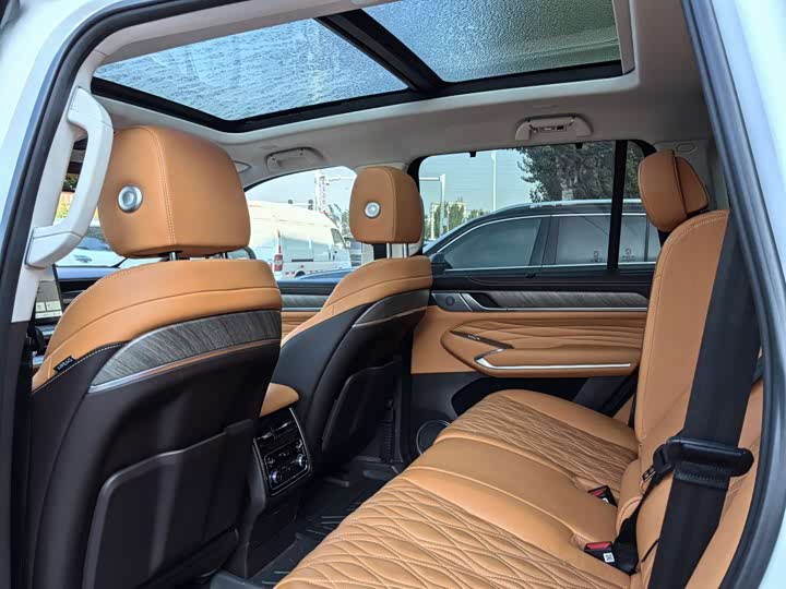 Фото 4 - Tank 500 Hybrid