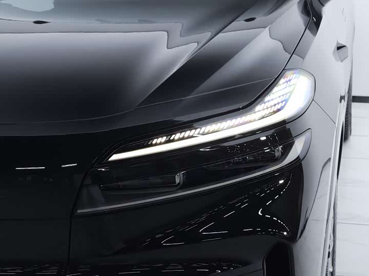 Фото 22 - Nio Onvo L90