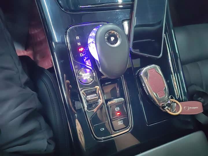 Фото 14 - GAC Trumpchi M8