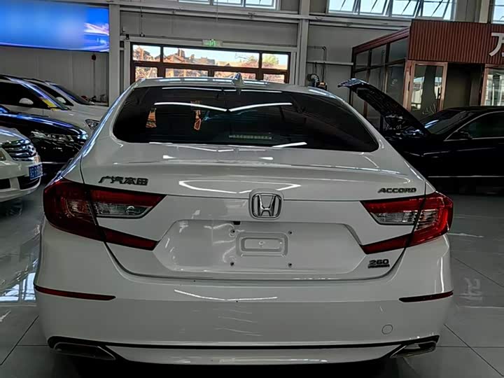 Фото 10 - Honda Accord