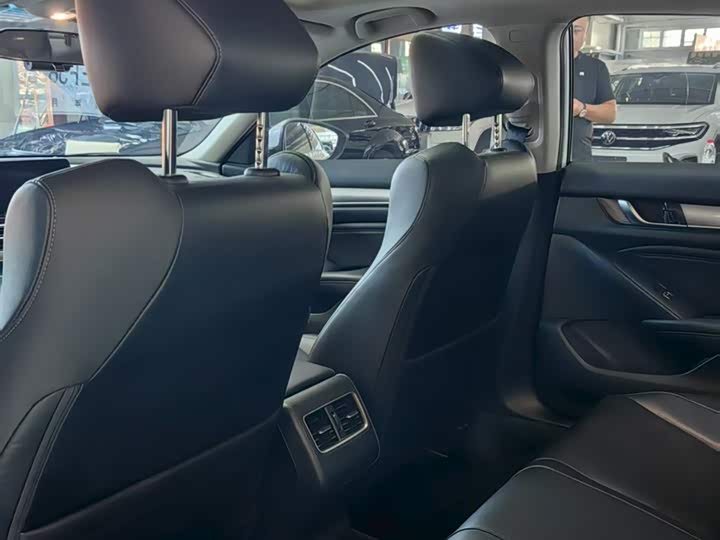 Фото 14 - Honda Accord