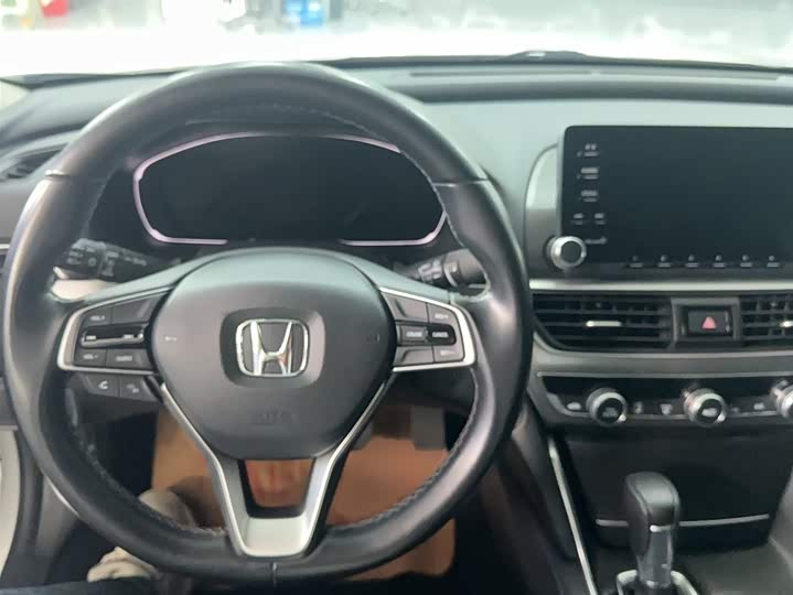 Фото 4 - Honda Accord