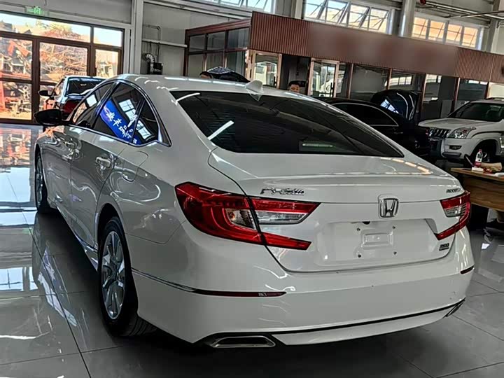 Фото 6 - Honda Accord