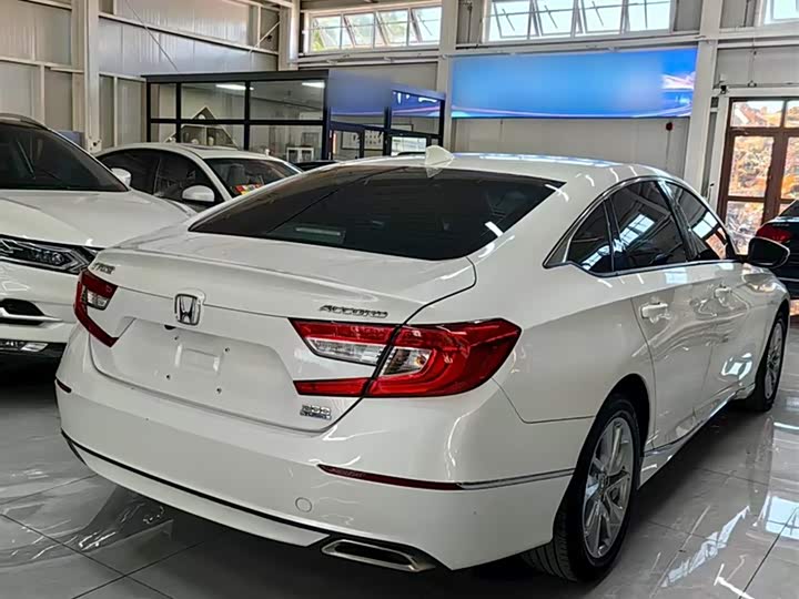 Фото 9 - Honda Accord