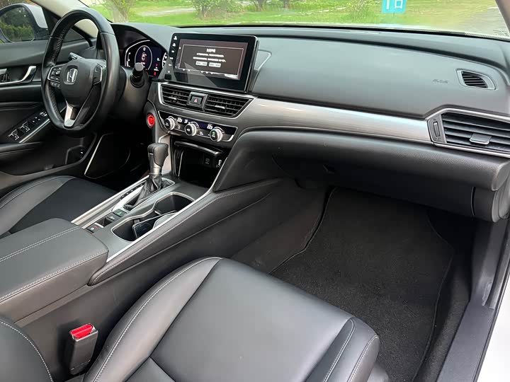 Фото 14 - Honda Accord