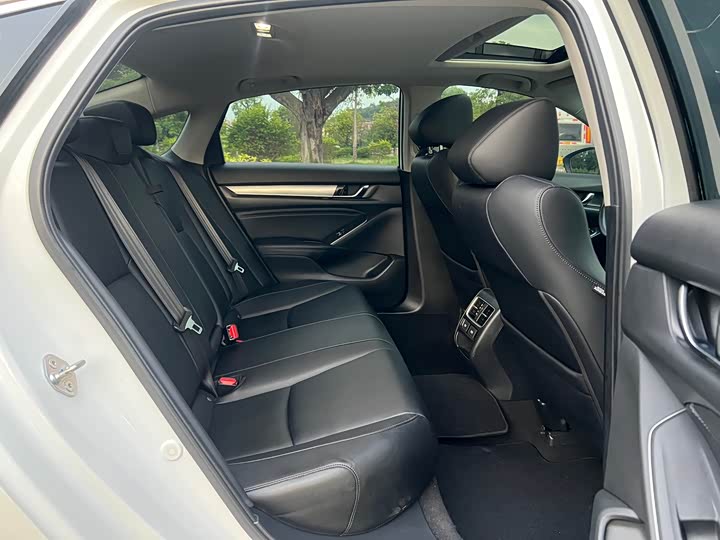 Фото 15 - Honda Accord