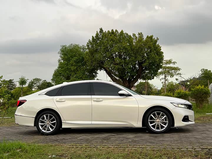 Фото 4 - Honda Accord