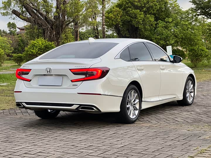 Фото 5 - Honda Accord