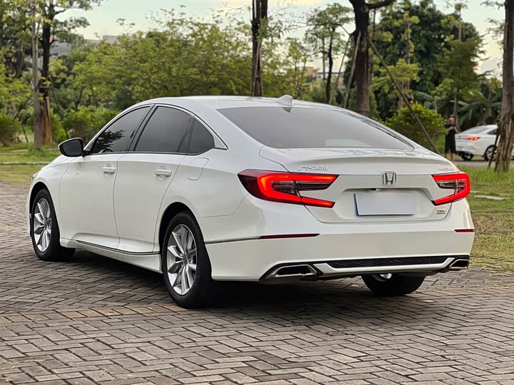 Фото 7 - Honda Accord