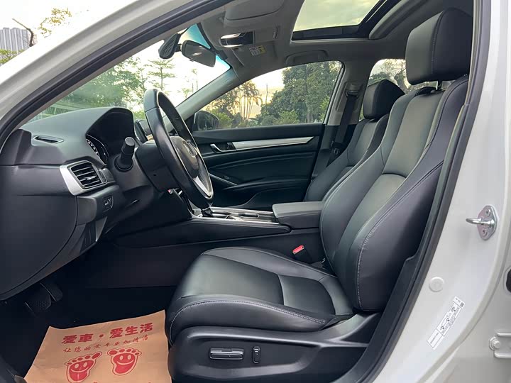 Фото 8 - Honda Accord