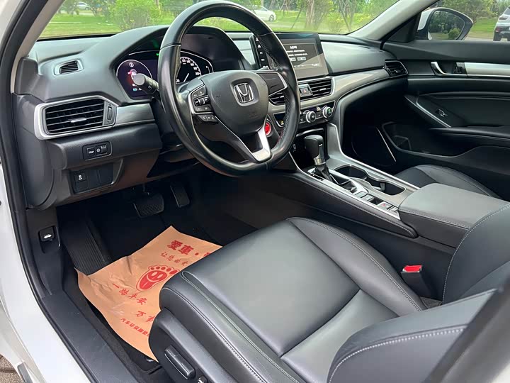 Фото 9 - Honda Accord